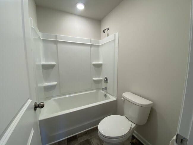 Building Photo - 6015 Weddington Pointe Dr
