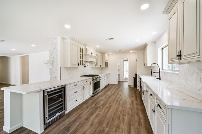 Building Photo - 2742 Triway Ln