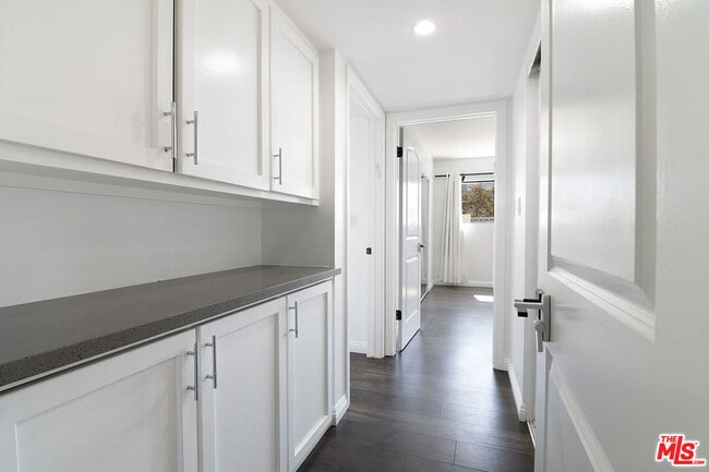 Building Photo - 853 Le Doux Rd