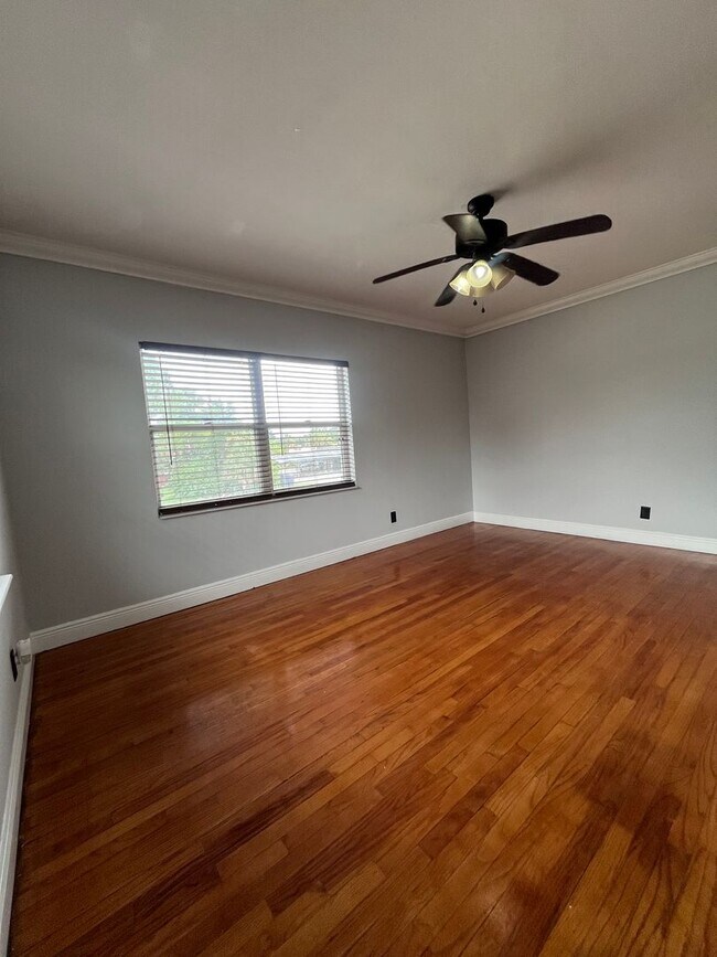 Building Photo - 3806 -3808 W El Prado Blvd,  FL