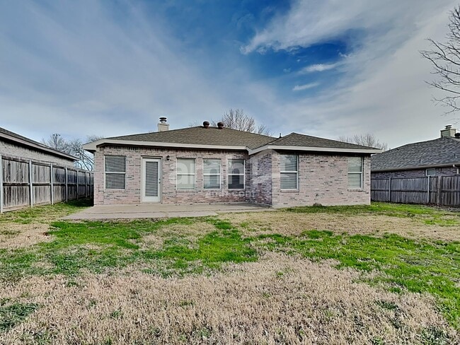 Building Photo - 308 Lake Travis Dr