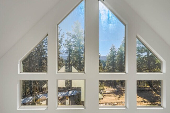 Building Photo - 123 Pinecrest Rd