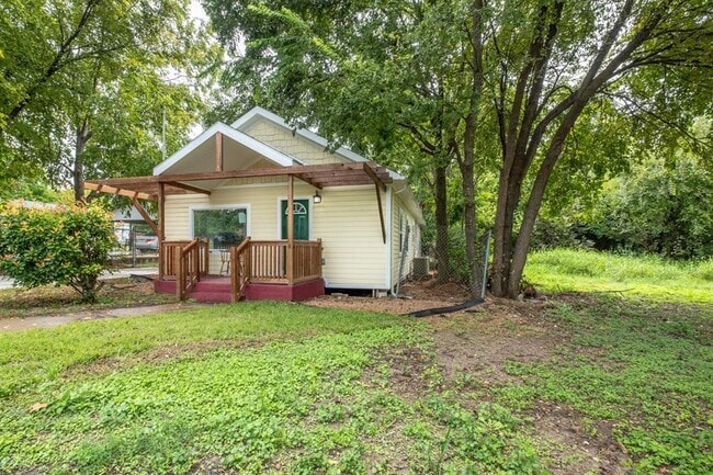 Building Photo - 7511 Carver Ave