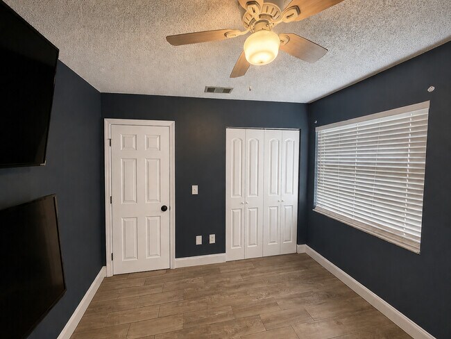 Building Photo - 1409 Madrid Way
