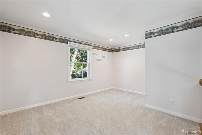 Building Photo - 2860 E Coon Lake Rd