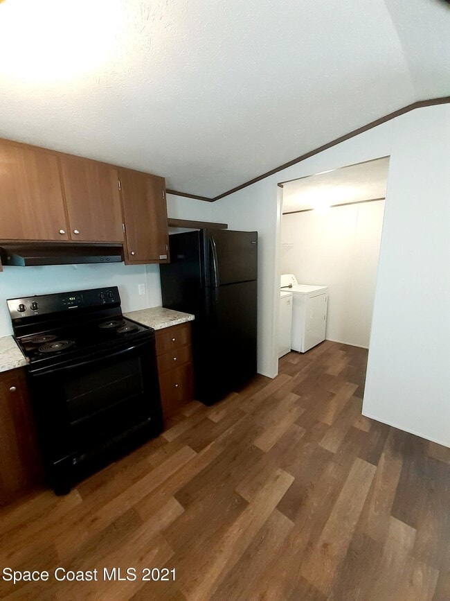 Building Photo - 1632 Ridge Dr