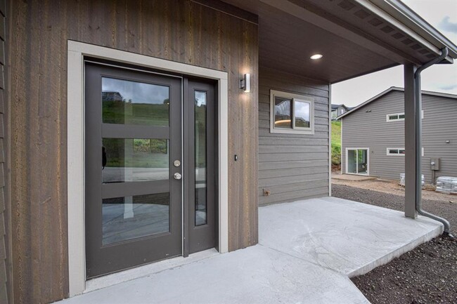 Building Photo - New South Hills Duplex Stunner!
