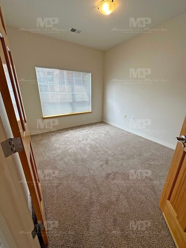 Building Photo - 5220 Boardwalk Dr