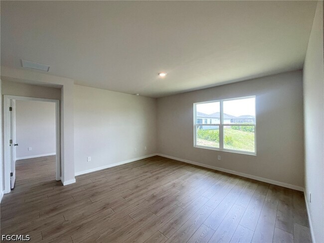 Building Photo - 1321 NE 9th St