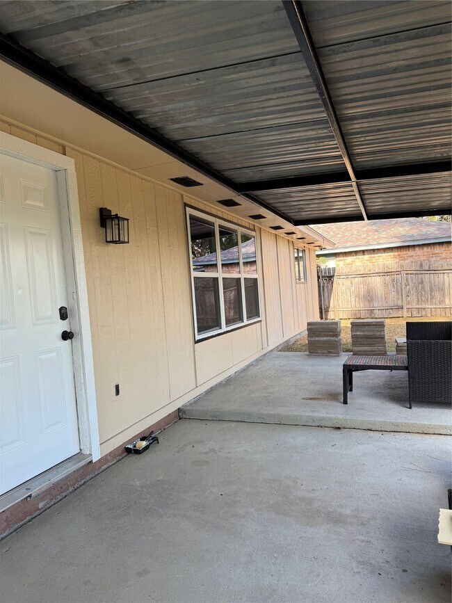 Building Photo - 5914 Bridgegate Dr