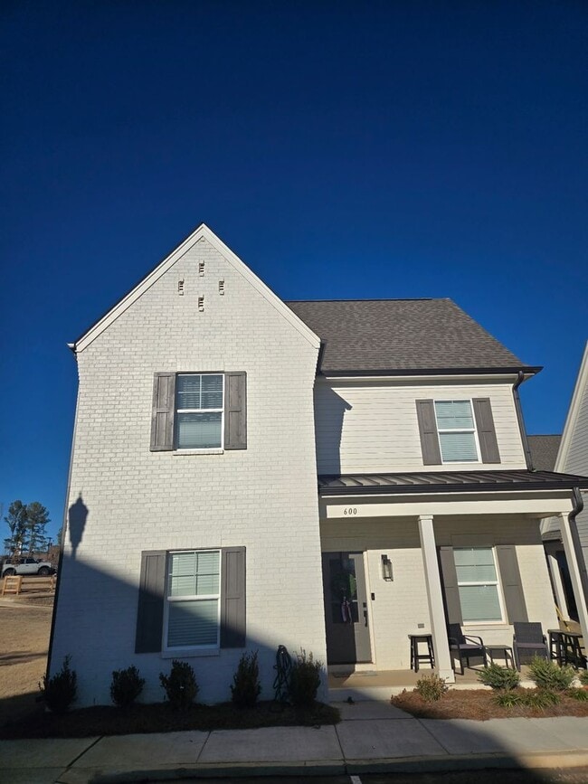 Building Photo - 3BR/3.5BA Stand Alone House in South Grove