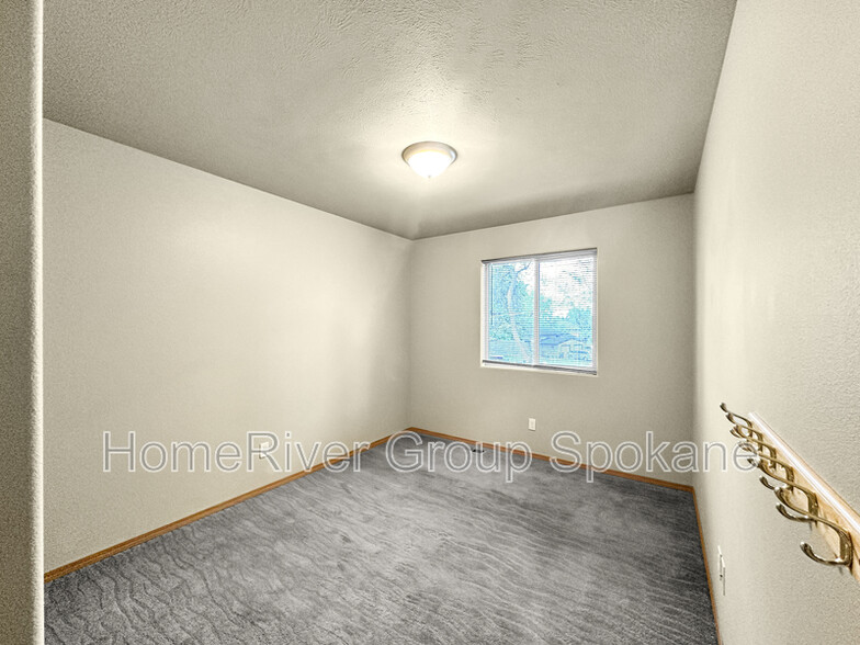 Building Photo - 2714 N Fox Rd