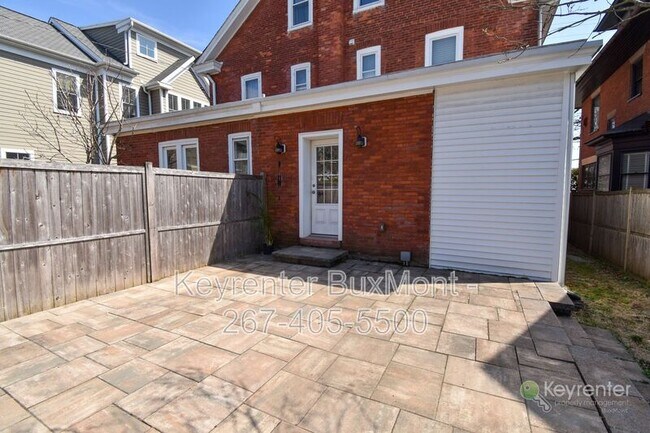 Building Photo - 61 E Ashland St