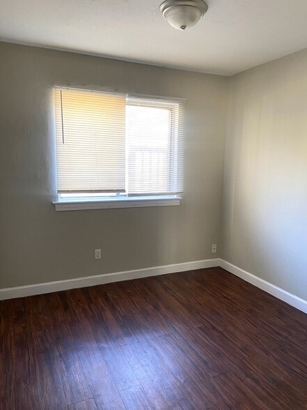 Building Photo - 921 Garywood Pl