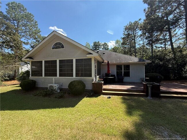 Building Photo - 995 Greenbriar Dr