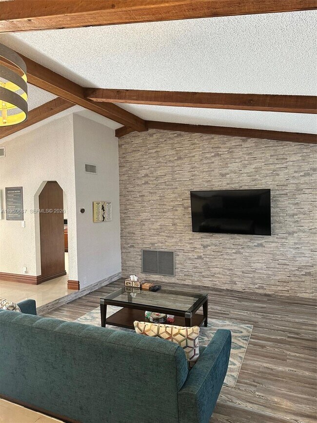 Building Photo - 10404 NW 5th Manor