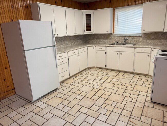 Building Photo - 1758 Myers Ln