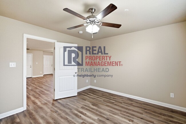Building Photo - 901 Dart Ct