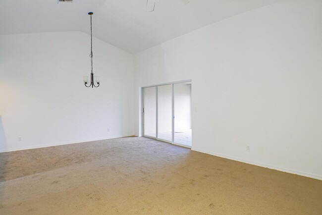 Building Photo - Updated Condo 3 beds 2 baths in Fort myers...