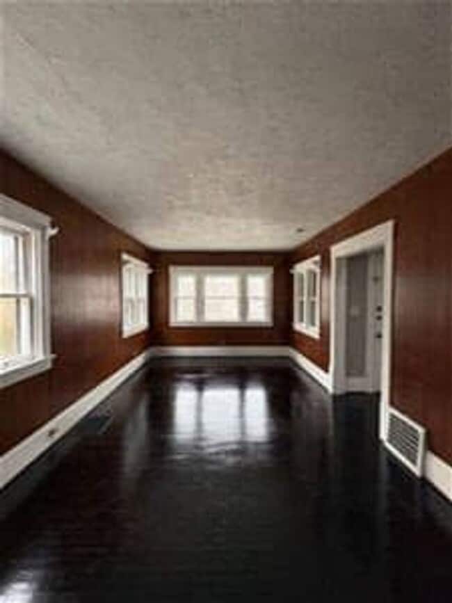 Building Photo - Move-In Ready 3BR Single-Family Home Near Goodyear Heights Metro Park