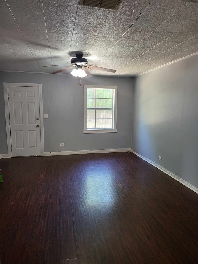 Building Photo - 943 S Micheaux St