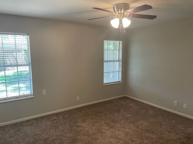 Building Photo - Updated Home Near Rice Elementary!