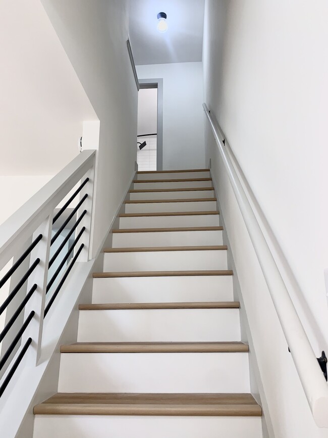 Building Photo - 1483 Theresa Dr