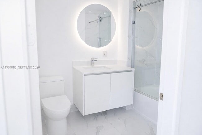 Building Photo - 700 NE 24th St