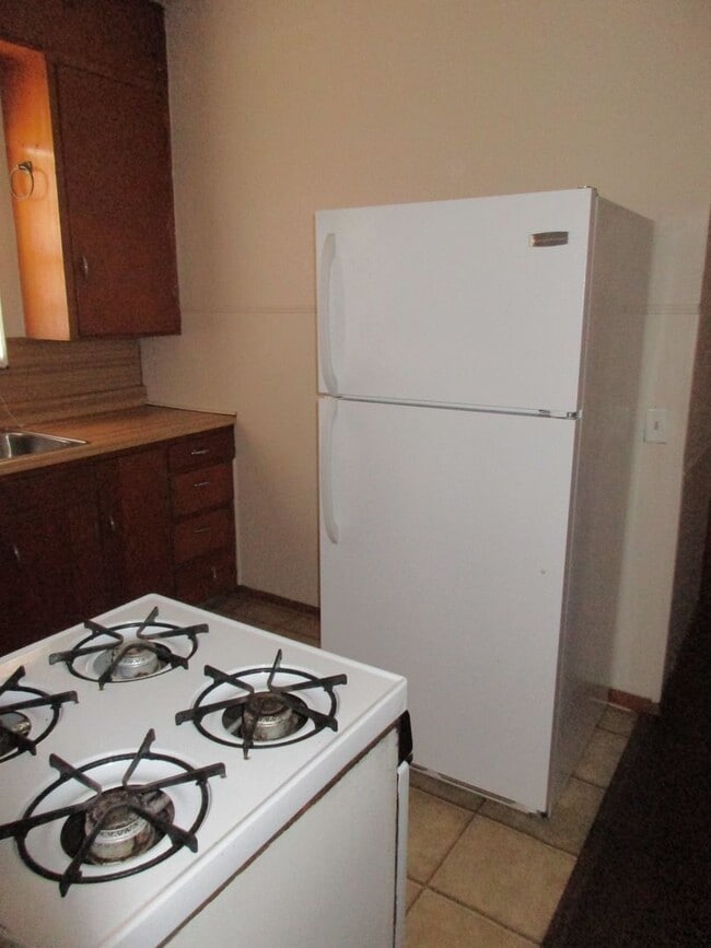 Building Photo - 1 bedroom duplex Across St.from SWOSU