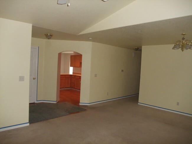 Building Photo - North Albany /  3 bed 2 Bath - Family Room...
