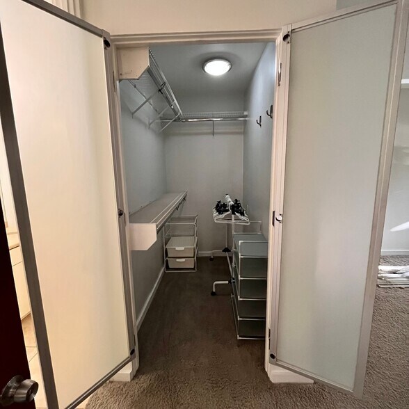 Building Photo - 330 S Barrington Ave