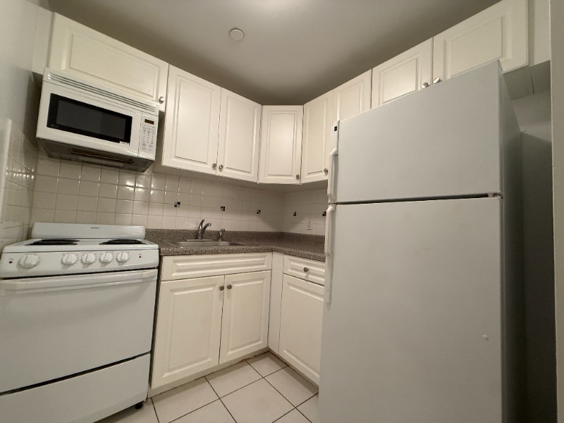 Building Photo - 208 Undercliff Ave