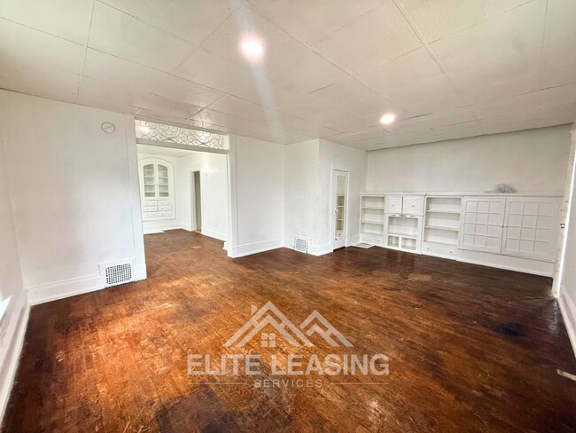 Building Photo - 1529 SW Polk St