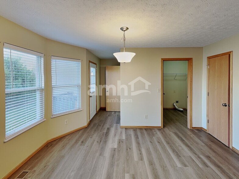 Building Photo - 35 Wrens Nest Ct