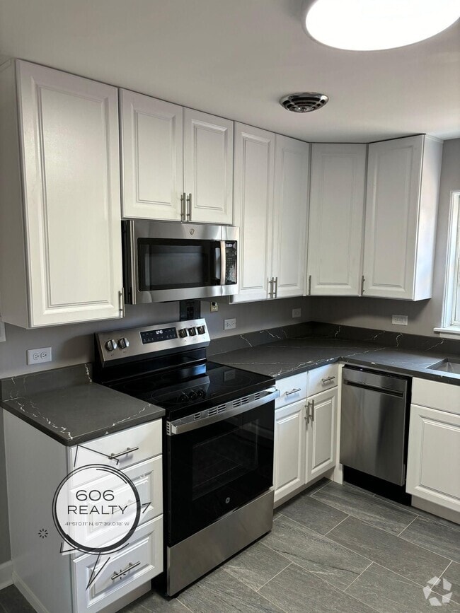 Building Photo - Franklin Park Apts!