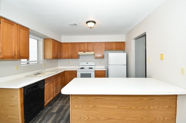 Building Photo - 4660 W 18th Pl
