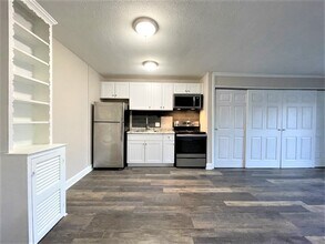 Building Photo - 625 Main St