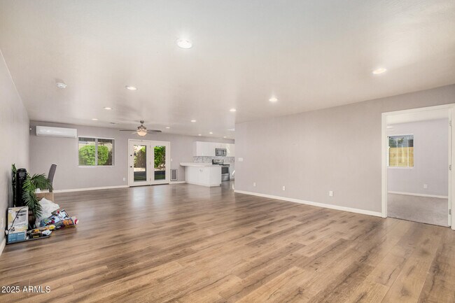 Building Photo - 4950 W Grovers Ave