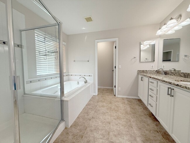 Building Photo - Rare Mountain View Gem for Rent in Erie!