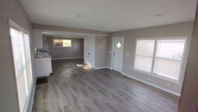 Building Photo - 2 Bedrooms with 2 Bathrooms Home on Large ...