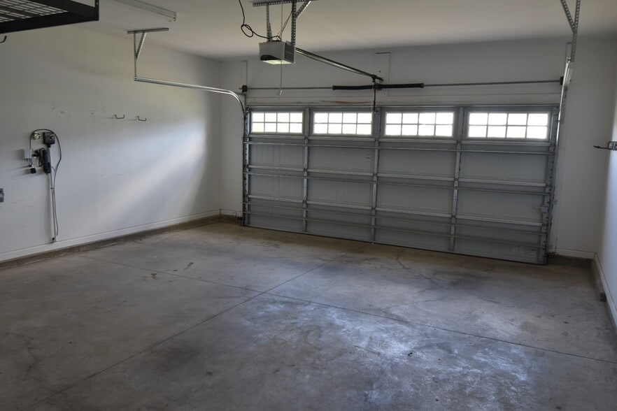 Building Photo - 3005 Primrose Ln