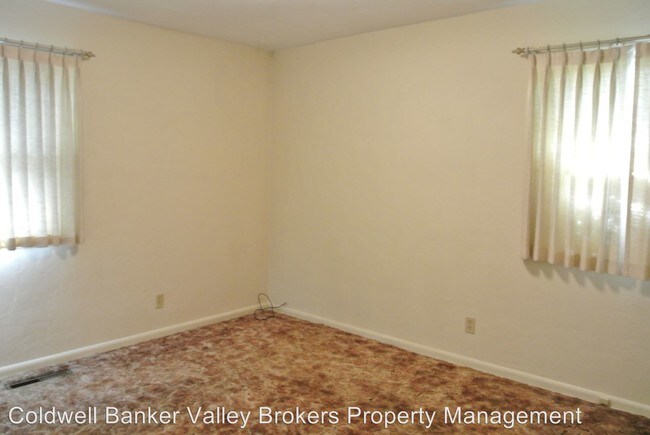 Building Photo - 1225 Chestnut St SE