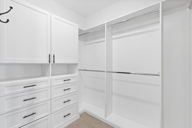 Building Photo - 829 Dayridge Dr