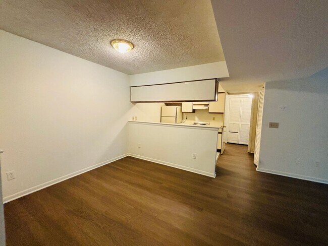 Building Photo - 1316 Henry Ln