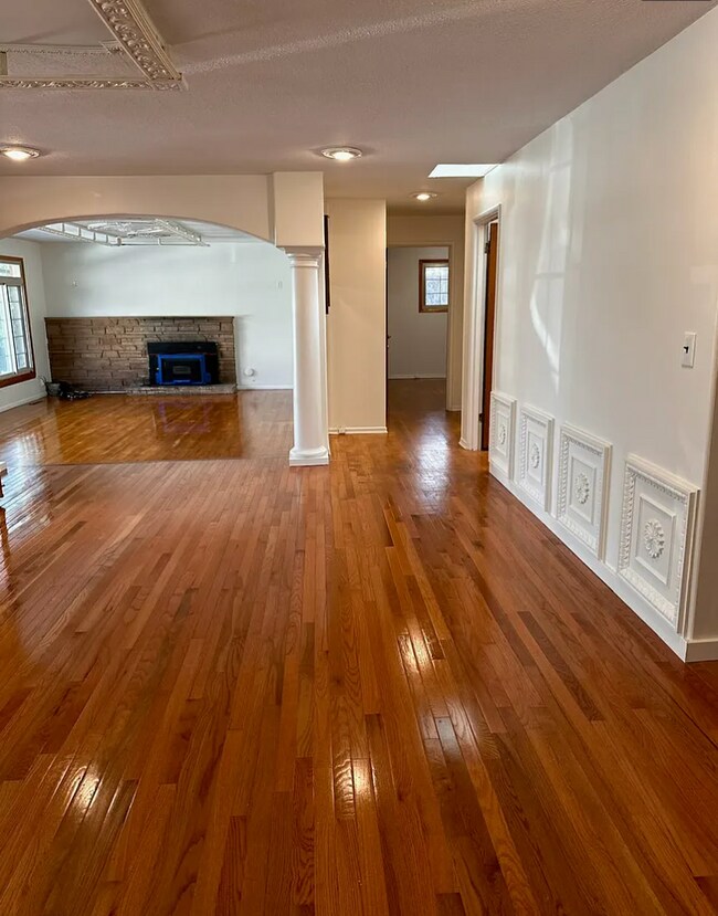 Building Photo - Spacious & Convenient Home Near Downtown Seattle & Sea-Tac