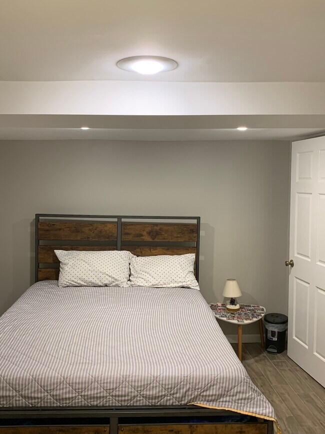 Building Photo - 2122 Kenilworth Ave