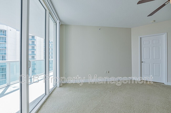 Building Photo - 241 Riverside Dr