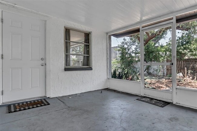 Building Photo - 4348 Shoreline Dr
