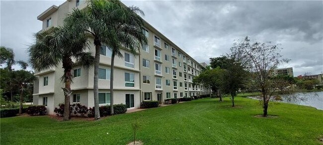 Building Photo - 2108 S Cypress Bend Dr