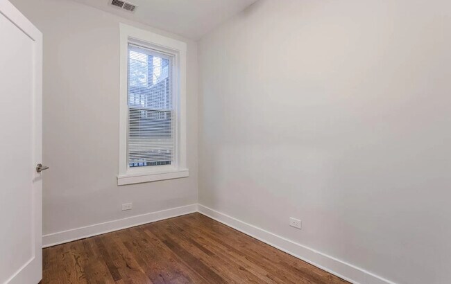 Building Photo - 1420 N Talman Ave